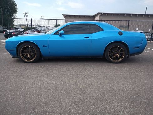 Used 2018 Dodge Challenger R/T RWD image 4
