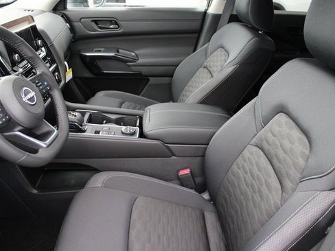 New 2025 Nissan Pathfinder SV w/ Black Appearance Package image 6
