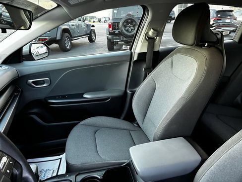Used 2025 Kia K4 FWD image 19