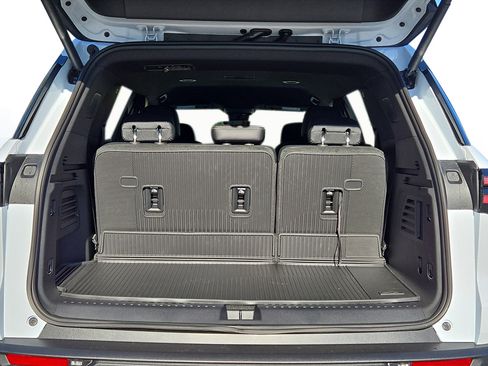 New 2026 Chevrolet Traverse LT image 9