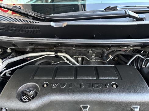 Used 2009 Pontiac Vibe AWD w/ Sun And Sound Package image 25