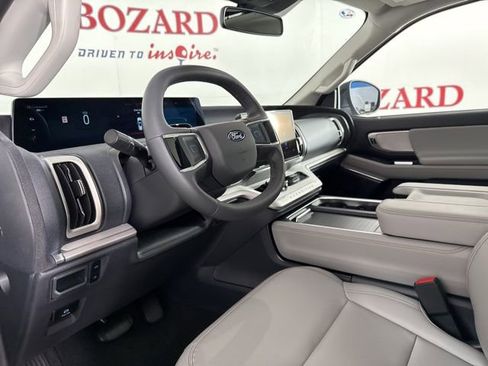 New 2025 Ford Expedition Active image 14