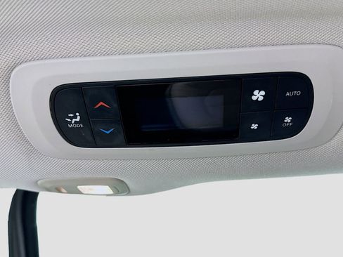 Used 2020 Chrysler Pacifica Limited FWD image 26