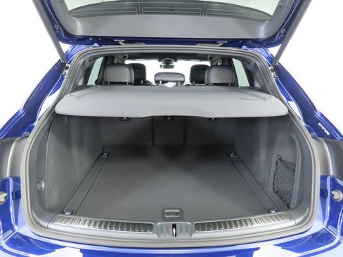 Used 2025 Porsche Macan AWD/4WD image 31