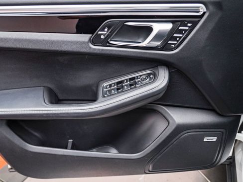 Used 2022 Porsche Macan S image 26