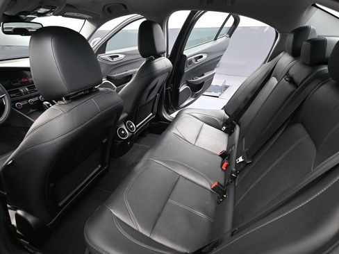 Used 2018 Alfa Romeo Giulia AWD image 38