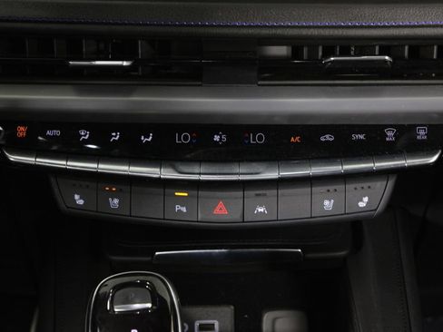 Used 2025 Cadillac XT4 Sport FWD image 21