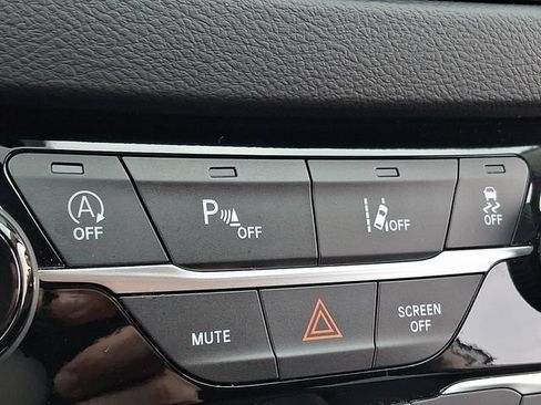 Used 2024 Chrysler Pacifica Touring-L FWD image 26