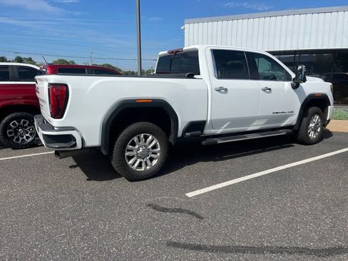 Used 2022 GMC Sierra 3500 Denali AWD/4WD image 2