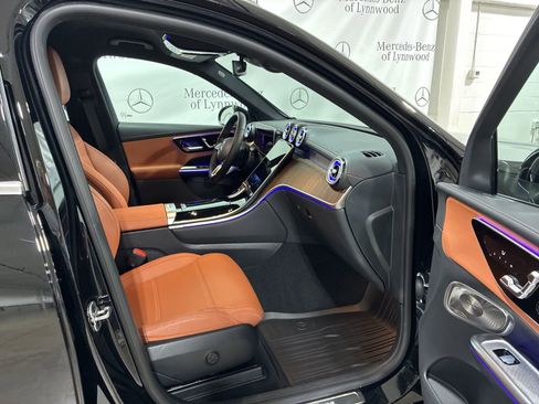 Used 2025 Mercedes-Benz GLC 350e 4MATIC image 27