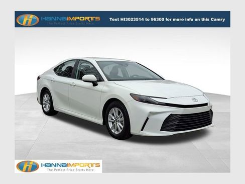 Used 2025 Toyota Camry LE image 1