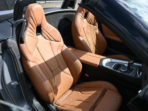 Used 2024 BMW Z4 sDrive30i w/ Premium Package RWD image 16