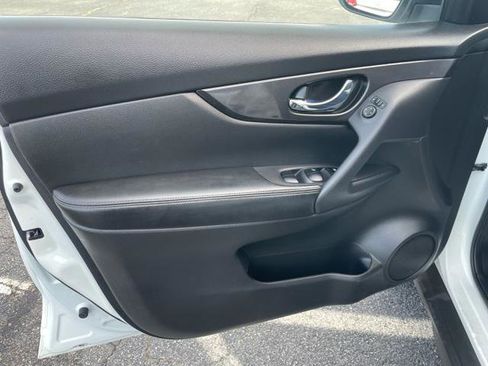 Used 2020 Nissan Rogue SV image 10