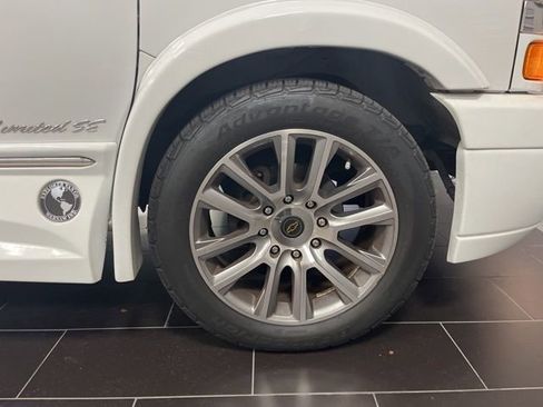 Used 2019 Chevrolet Express 2500 w/ Enhanced Convenience Package image 14