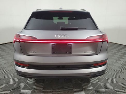 Used 2022 Audi e-tron Premium Plus w/ Premium Plus Package image 5