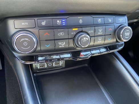 Used 2024 Dodge Durango GT AWD/4WD image 25