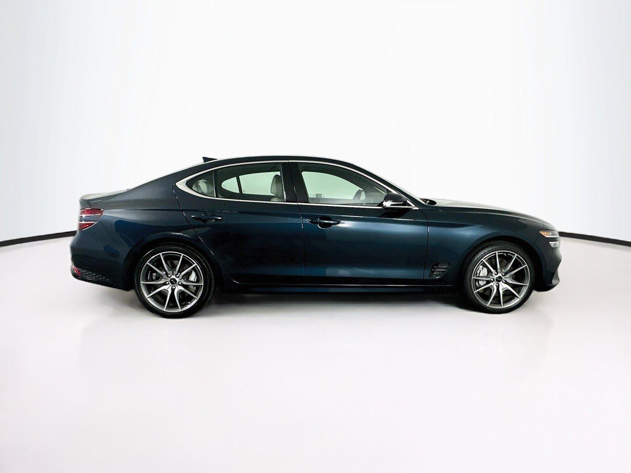 Used 2025 Genesis G70 2.5T AWD/4WD image 10