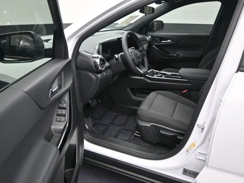 Used 2026 Chevrolet Equinox LT w/ Midnight Edition image 11