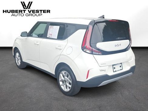 Used 2025 Kia Soul LX w/ LX Technology Package FWD image 8