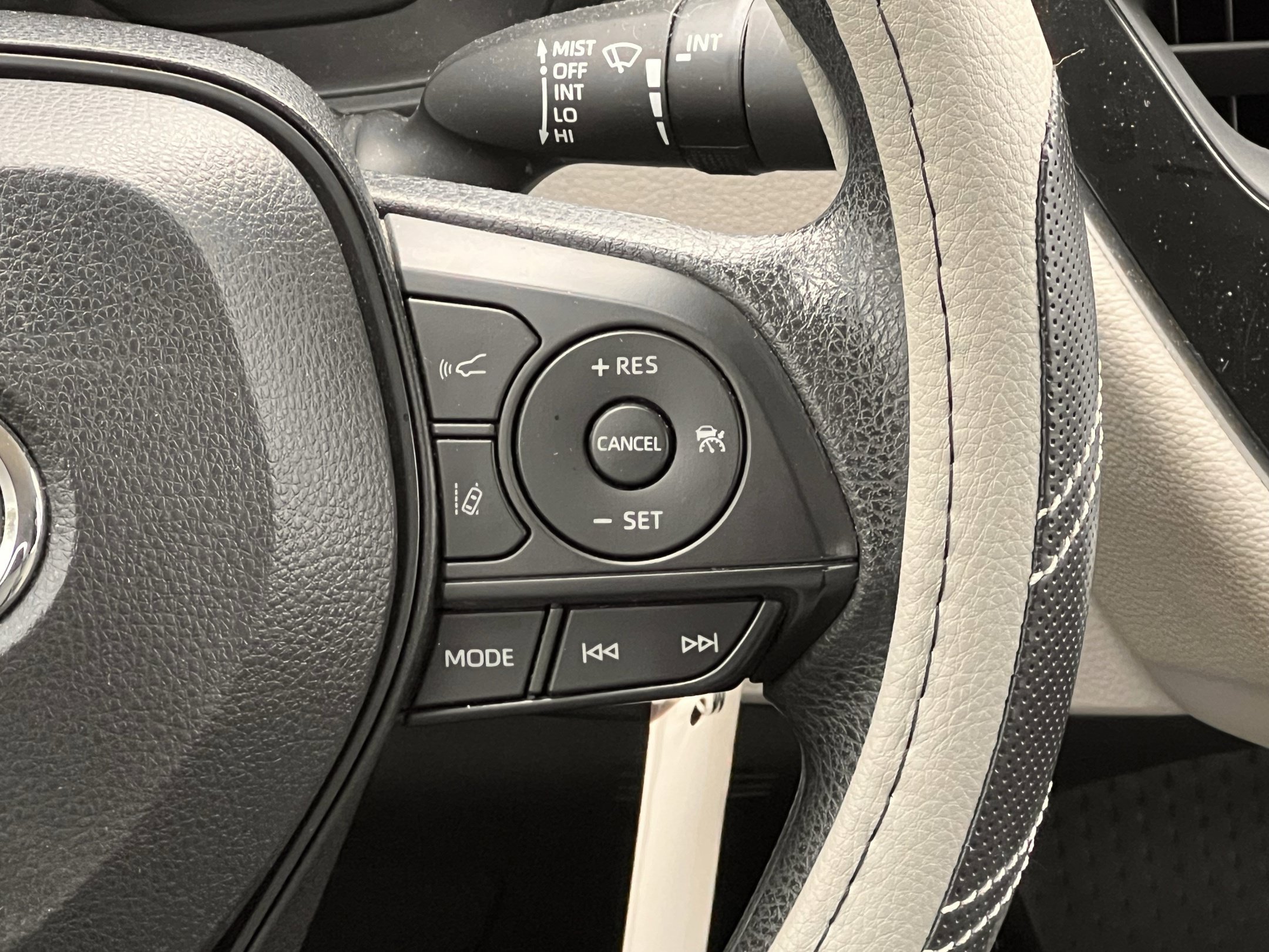 Used 2022 Toyota Corolla LE FWD image 16