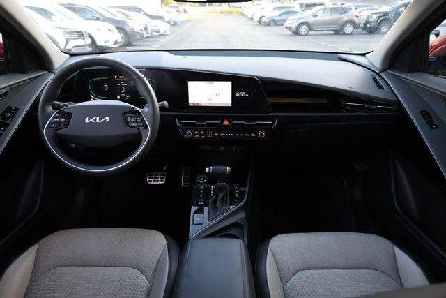 Used 2024 Kia Niro SX Touring FWD image 46