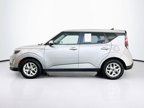 Used 2025 Kia Soul LX w/ LX Technology Package FWD image 4