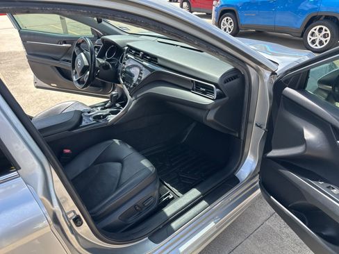 Used 2019 Toyota Camry XSE FWD image 10