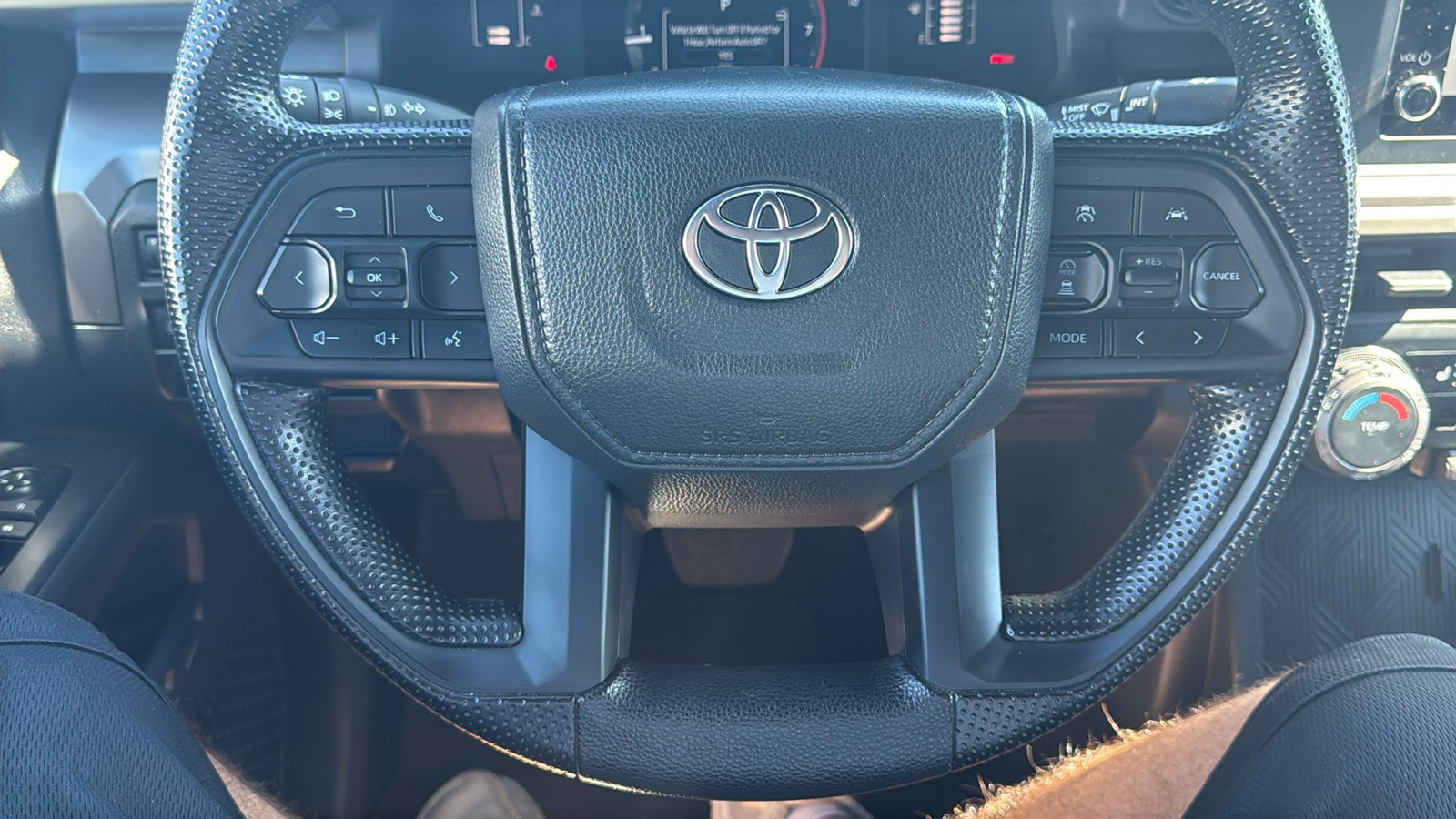 Used 2024 Toyota Tacoma SR5 AWD/4WD image 12