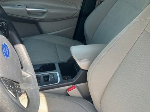 Used 2018 Ford Escape SE image 3