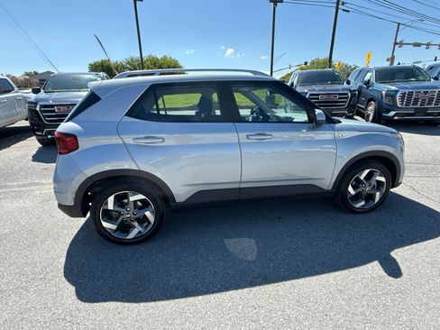 Used 2021 Hyundai Venue SEL FWD image 13