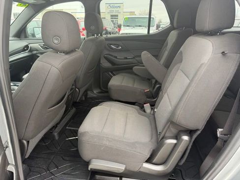 Used 2023 Chevrolet Traverse LT image 13
