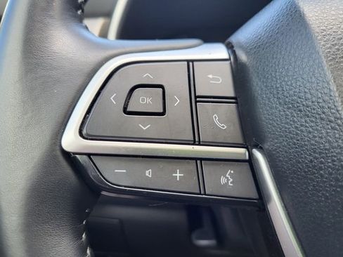 Used 2023 Toyota Highlander XLE FWD image 20