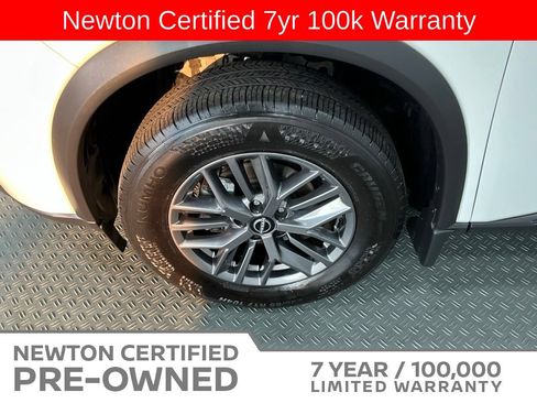 Used 2025 Nissan Rogue S FWD image 39