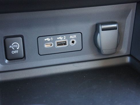 Used 2024 Nissan Sentra SV w/ SV Premium Package FWD image 18