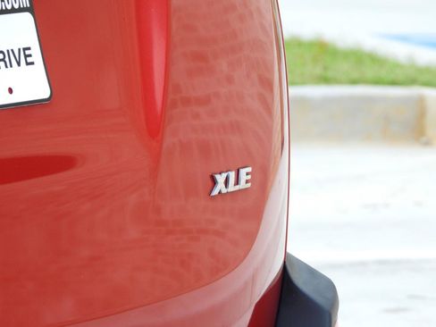 Used 2015 Toyota RAV4 XLE FWD image 11