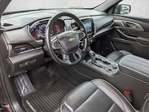 Used 2023 Chevrolet Traverse Premier image 9