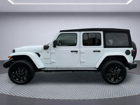 Used 2024 Jeep Wrangler Unlimited Sahara AWD/4WD image 18
