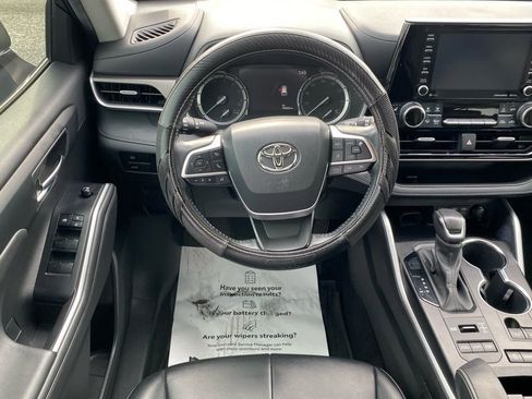 Used 2022 Toyota Highlander XLE image 10