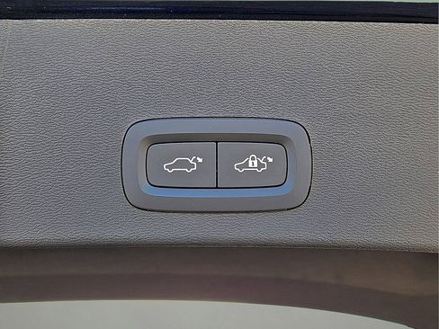 Certified 2025 Volvo XC40 B5 Core image 15