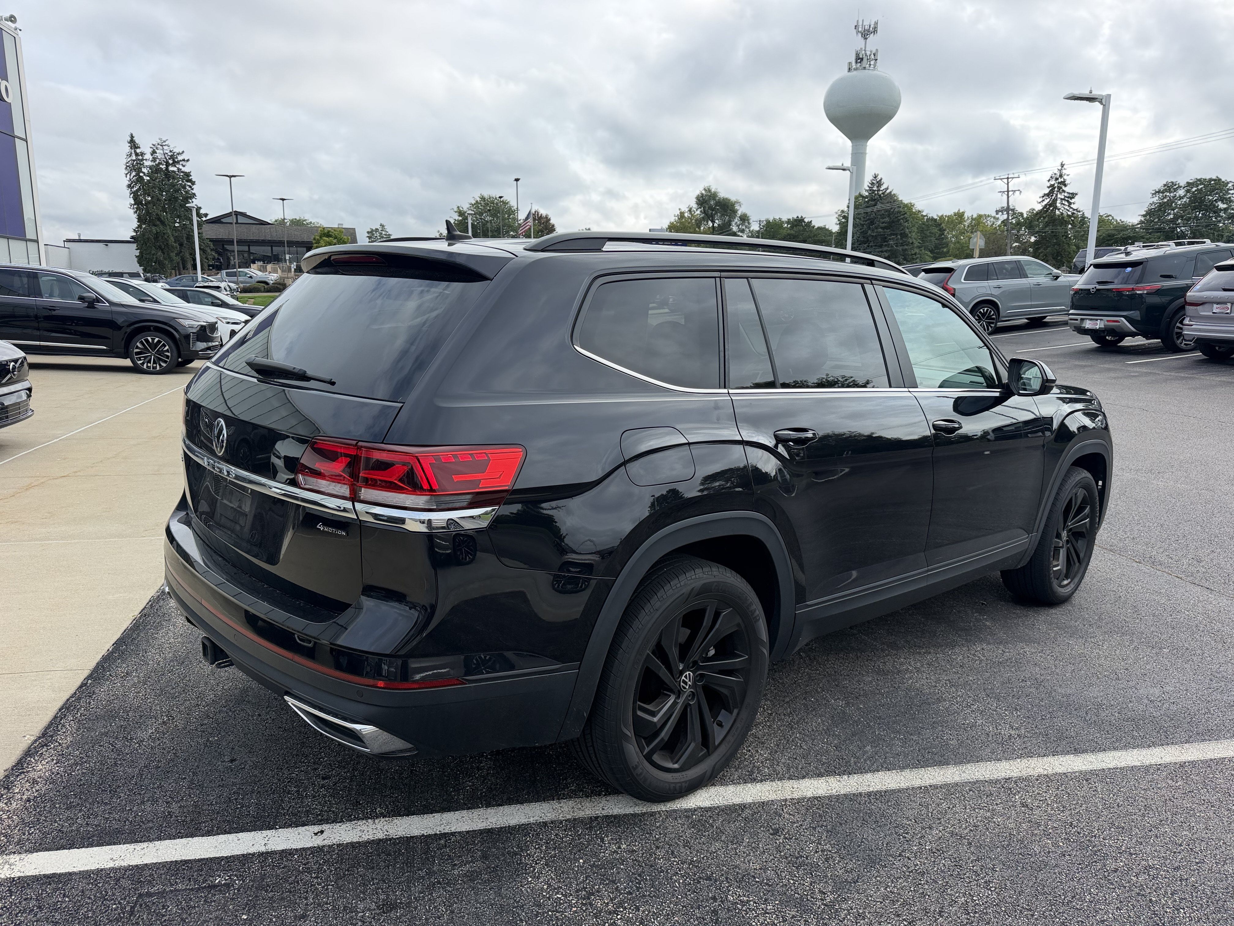 Used 2023 Volkswagen Atlas SE w/ Panoramic Sunroof Package AWD/4WD image 4