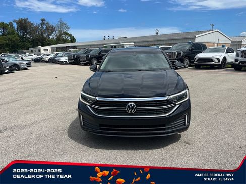 Used 2022 Volkswagen Jetta SEL FWD image 2