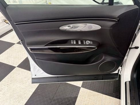 Used 2025 Genesis GV70 2.5T image 16