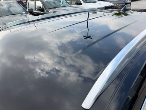 Used 2025 Cadillac XT4 Premium Luxury image 8