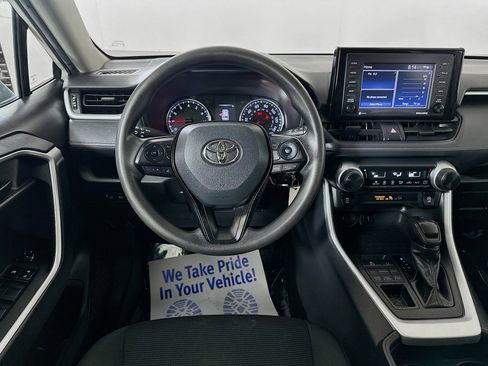 Used 2021 Toyota RAV4 LE AWD/4WD image 20