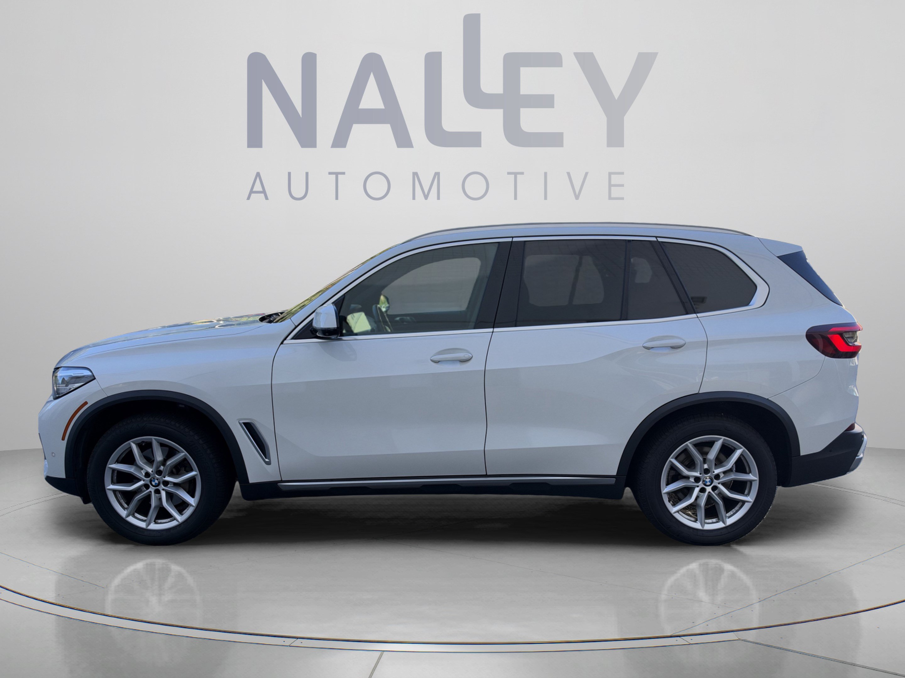 Used 2023 BMW X5 sDrive40i w/ Premium Package RWD image 2