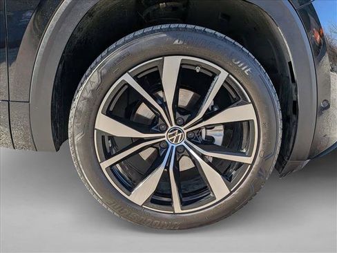 Used 2024 Volkswagen Atlas Cross Sport SEL Premium R-Line image 27