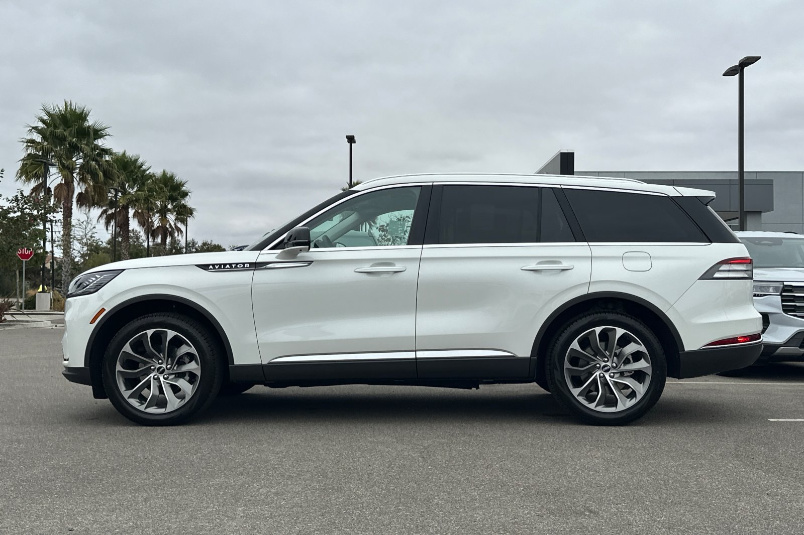 New 2026 Lincoln Aviator Reserve AWD/4WD image 6
