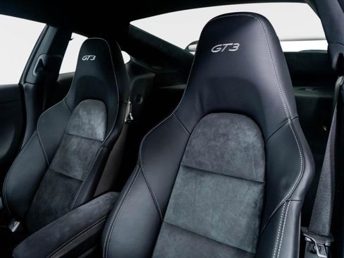 Used 2018 Porsche 911 GT3 w/ Sport Chrono Package RWD image 3