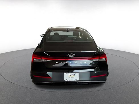 Used 2025 Hyundai Elantra SEL FWD image 12
