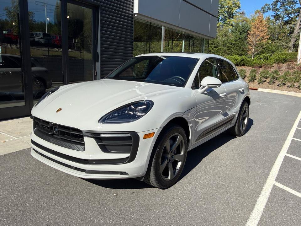 Certified 2026 Porsche Macan Turbo AWD/4WD image 1